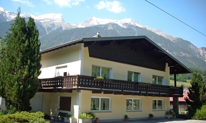 Pians Apartment | Cozy Apartment for 4 with Pet-Friendly Perks & Panoramic Views