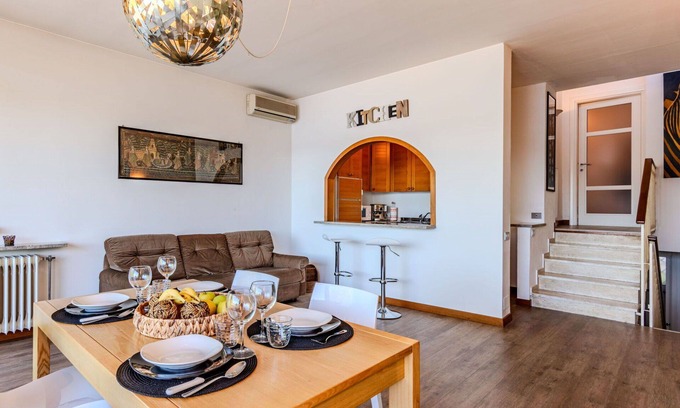 Ispra Apartment | Nice apartment for 4 people with A/C, WIFI, TV and terrace