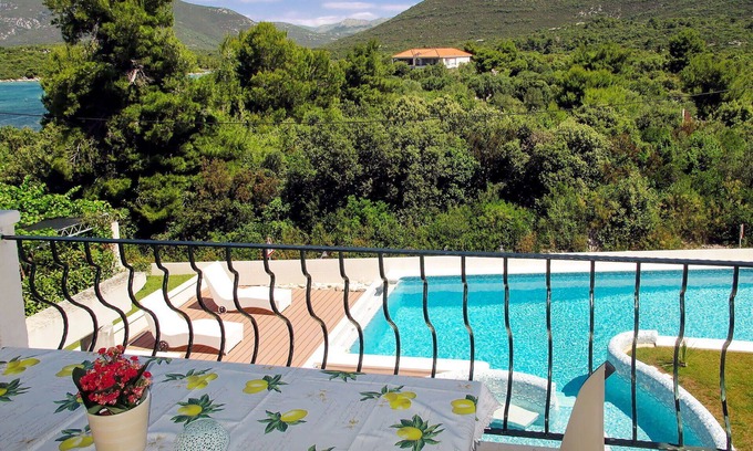 Mali Ston Apartment | Cozy Apartment for 5 with Pool, A/C & Ocean View