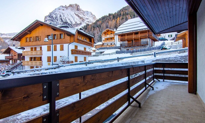 Alba Apartment | Cozy Apartment for 5 with WIFI, Balcony, and Parking