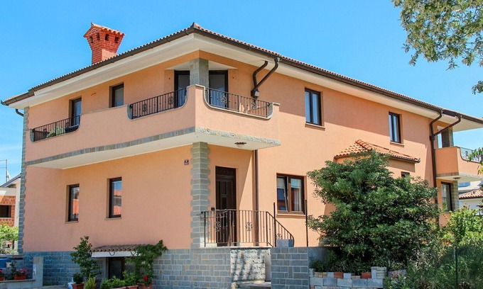 Izola Apartment | Comfortable Apartment for 6 with Ocean View & Balcony