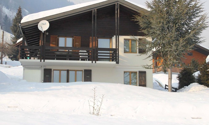 Fiesch Apartment | Stylish Apartment for 6 with WIFI, Balcony & Parking