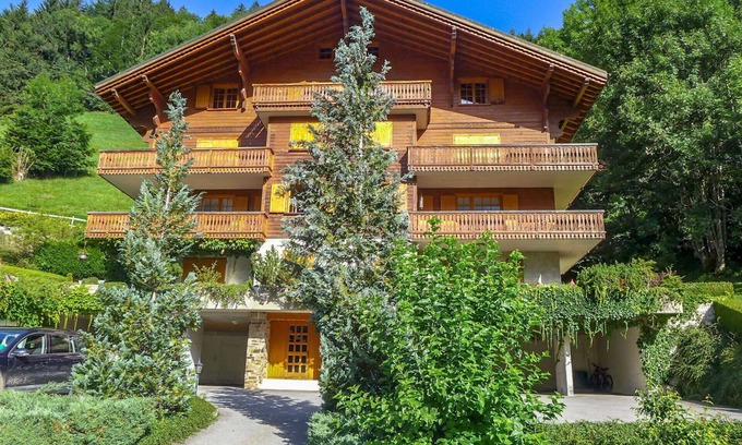 Champery Apartment | Spacious Apartment for 7 with Panoramic Views and WIFI