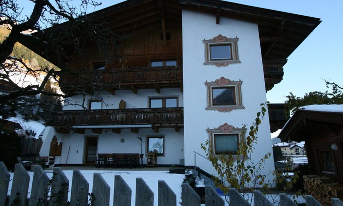 Neustift Im Stubaital Apartment | Cozy Apartment for 7 with Balcony, Parking & Free WIFI