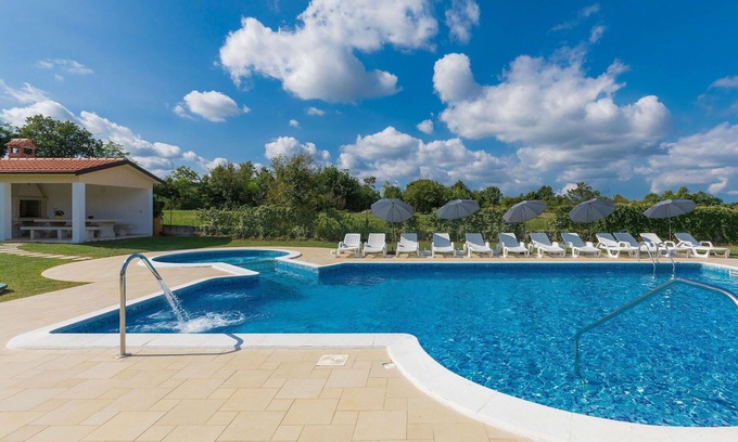 Debeljuhi Apartment | Comfortable Apartment for 7 with Pool & Ocean Views