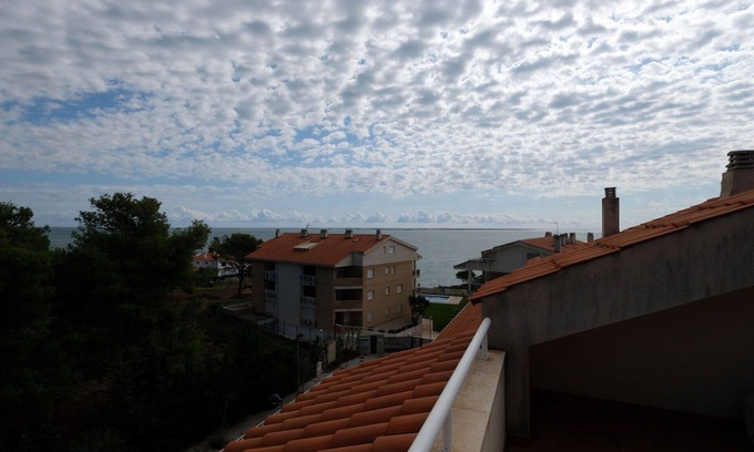Alcanar Apartment | Comfortable Apartment for 8 with Pool, A/C & Ocean Views