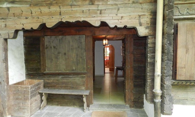 Gstaad Apartment | Spacious Apartment for 9 with WIFI, Balcony & Parking