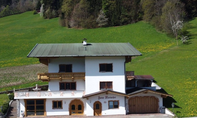 Schlitters Apartment | Cozy Apartment for 5 with Lake View, Balcony & WIFI