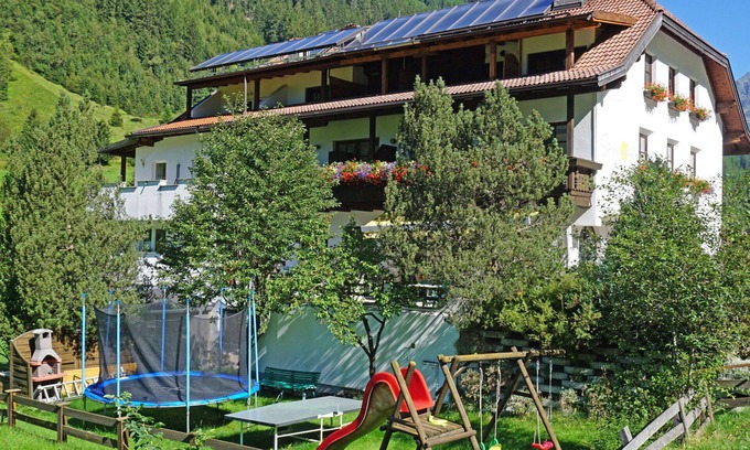 Kaunertal Apartment | Welcoming Apartment for 4 with WIFI, Balcony & Pets
