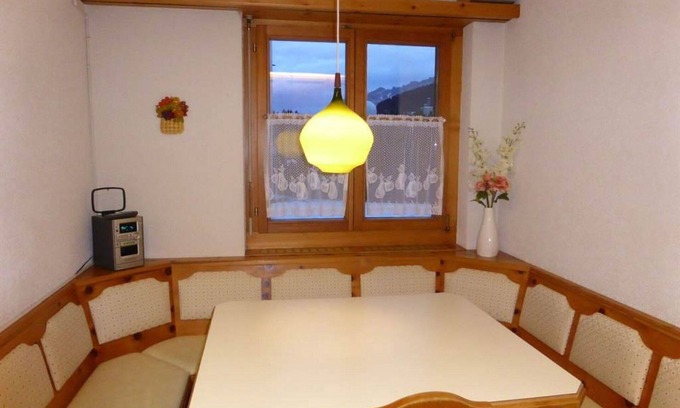Lenzerheide Apartment | Stylish Apartment for 6 with Balcony, WIFI & Parking