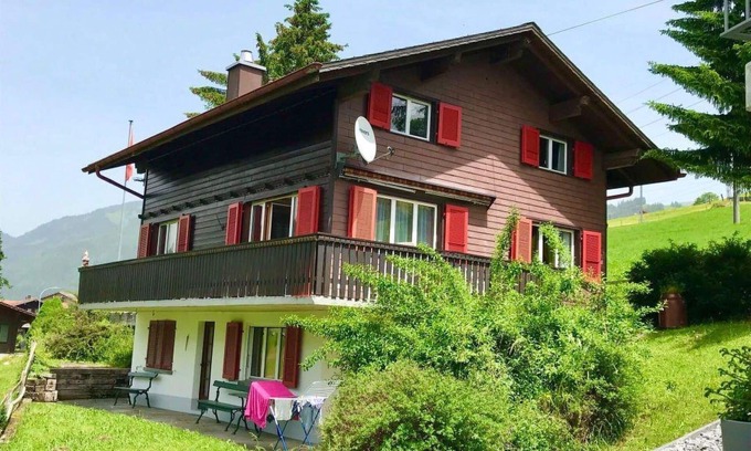 Zweisimmen Apartment | Cozy Apartment for 6 with WIFI, Balcony and Parking