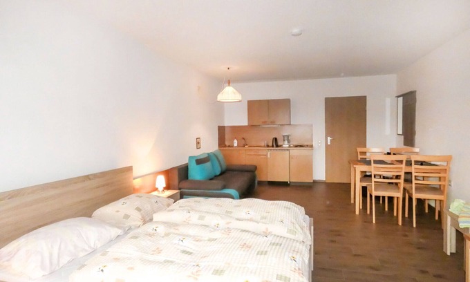 Haidmuhle Apartment | Cozy Apartment for 4 with Lake View, WIFI & Parking