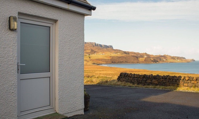 Staffin Apartment | Nice apartment for 2 people with WIFI, TV and parking