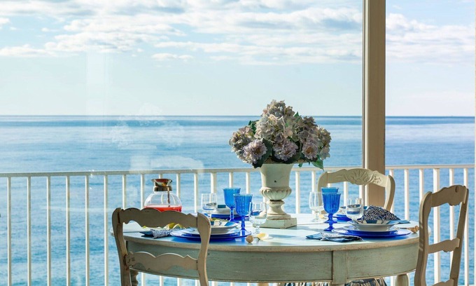 Riva Ligure Apartment | Cozy Oceanfront Apartment for 4 with WiFi and Balcony
