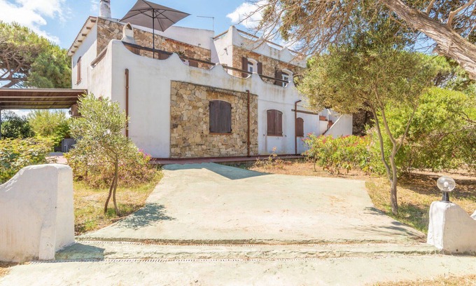 San Pietro a Mare Apartment | Inviting Apartment for 9 with Ocean View and Pet-Friendly Perks