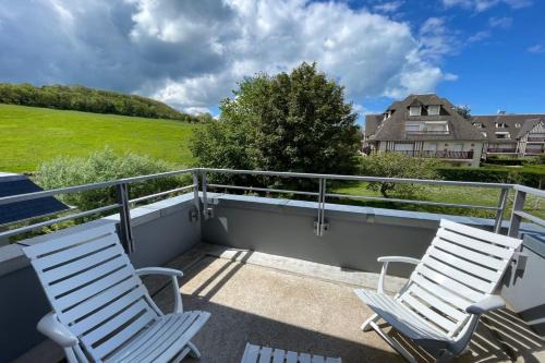 Benerville-sur-Mer Apartment | Cozy Apartment Just Steps from the Beach - Family-Friendly!