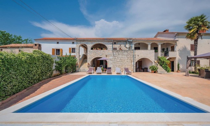 Katun Apartment | Family-Friendly 3 Bedroom Retreat with Pool in Baderna
