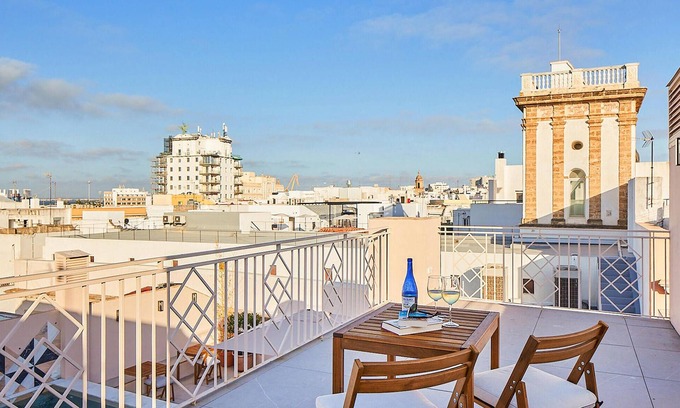 Old Town Apartment | Relaxing Getaway in Oceanfront Apartment with Pool Access