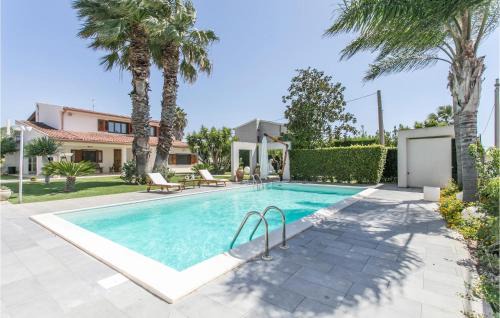 Comiso Apartment | Inviting Apartment in Comiso with Pool and Kitchen Amenities
