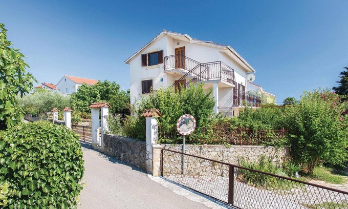 Brzac Apartment | Spacious 2 Bedroom Retreat with Ocean View in Krk