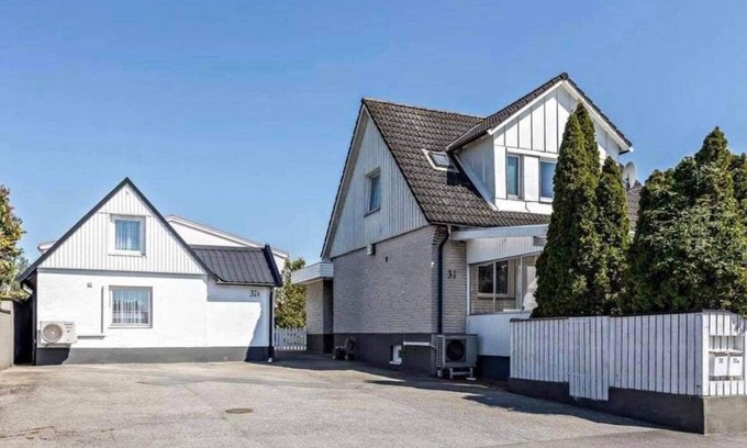 Oster Apartment | Convenient Malmö Apartment with Breakfast and Kitchen Access