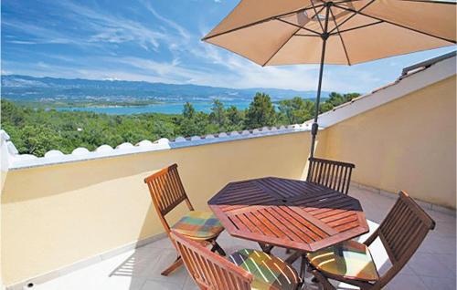 Cizici Apartment | Inviting Apartment in Malinska with Full Kitchen & Pet Friendly