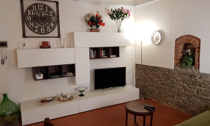 Santo Spirito Apartment | Discover a Cozy Apartment in Oltrarno Near Pitti/Boboli