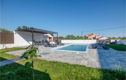 Skabrnja Apartment | Pet-Friendly 3 Bedroom Apartment with Pool in Prkos