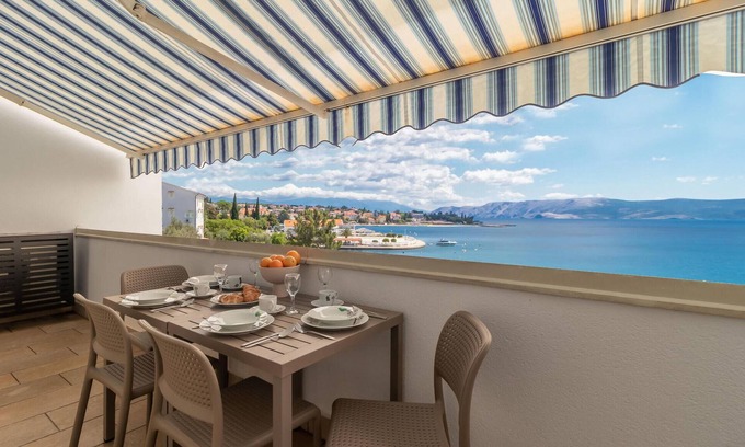 Selce Apartment | Relaxing 2 Bedroom Getaway in Beautiful Selce