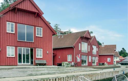 Sjernarøy Apartment | Pet-Friendly 3 Bedroom Oceanfront Apartment in Sjernary