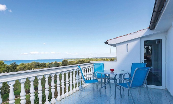Stinjan Apartment | Cozy Apartments with Ocean Views in Stinjan Village