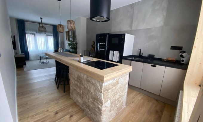 Santander Apartment | Elegant Apartment in the Heart of Santander with Spa & Breakfast