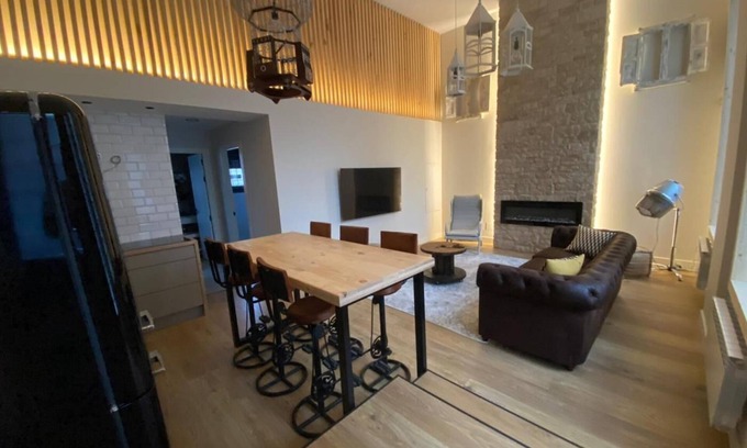 Santander Apartment | Central Santander Apartment with Spa & Breakfast Amenities