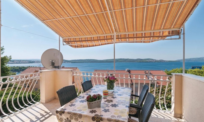 Trogir Apartment | Stylish 3 Bedroom Accommodation with Ocean View in Trogir