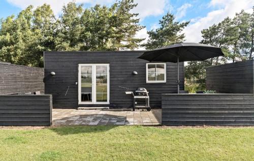 Bøtø By Apartment | Pet-Friendly Apartment in Væggerløse with Kitchen Access