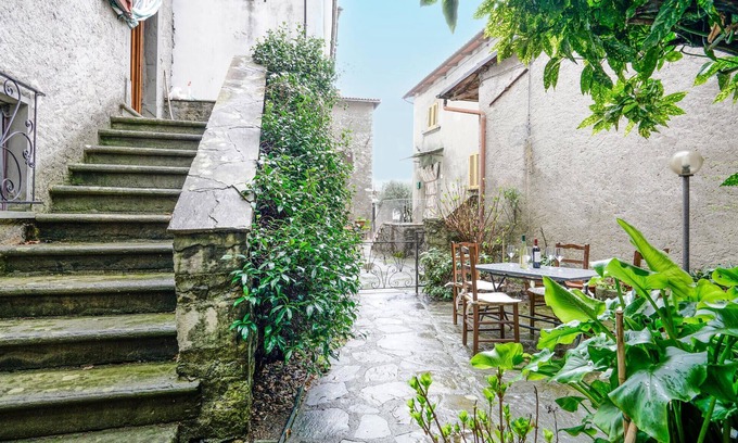 Gallicano Apartment | Idyllic Vacation Apartment for Peaceful Getaways