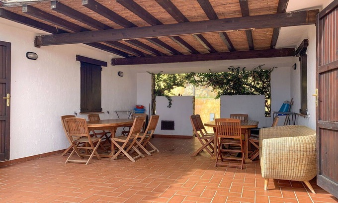 Sant'Elmo House | Inviting Villa Apartment for 10 with Oceanfront Views