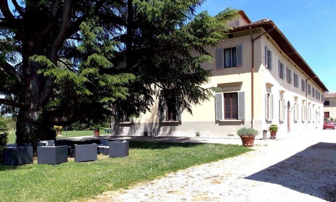 Scarperia e San Piero Villa | Cozy Villa Apartment with Pool, WIFI & Panoramic Views