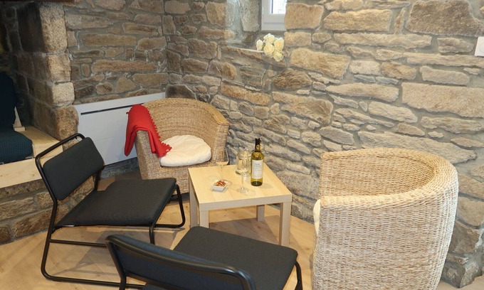 Plozevet Villa | Cozy Villa Apartment for 4 with Ocean View and Free WiFi