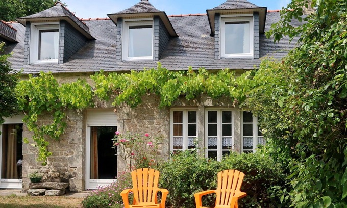 Loctudy Villa | Cozy Villa Apartment for 6 with Terrace and Pet Friendly