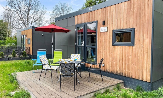 Wemding House | Cozy Villa Apartment for 4 with WiFi, A/C, and Lake View