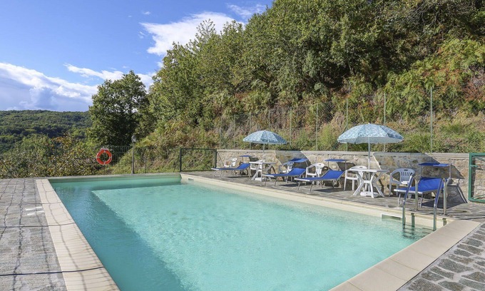 Villa Collemandina Villa | Cozy Villa Apartment with Pool, Pets Welcome & Ocean Views