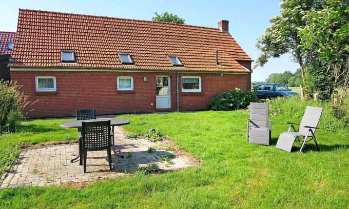 Bunde House | Inviting Villa Apartment for 7 with Ocean View & Pet-Friendly
