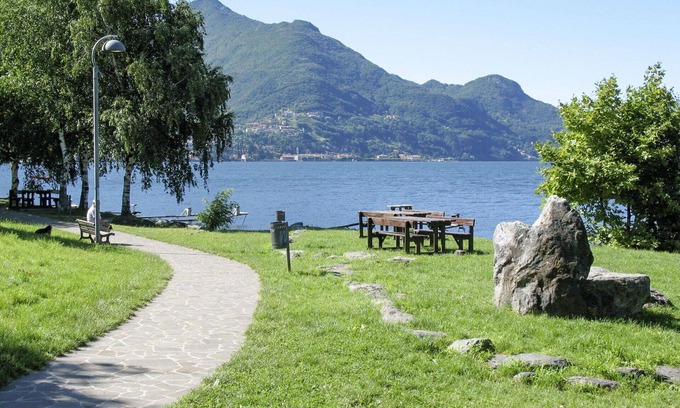 Dervio Villa | Cozy Villa Apartment for 6 with A/C, WIFI & Lake View