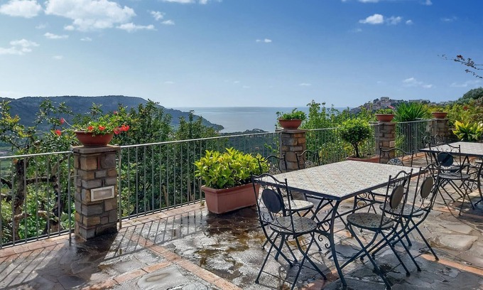 Castellabate Apartment | Family-Friendly 2 Bedroom Retreat in Castellabate, SA