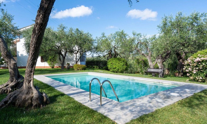 Monade Santa Lucia Villa | Inviting Villa Apartment with Pool and Ocean View