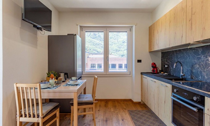 Samolaco Apartment | Cozy Apartment for 3 with Balcony, WIFI & Pet Friendly