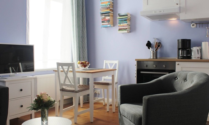Altstadt Apartment | Perfect Lilac Apartment in Central Location with Breakfast
