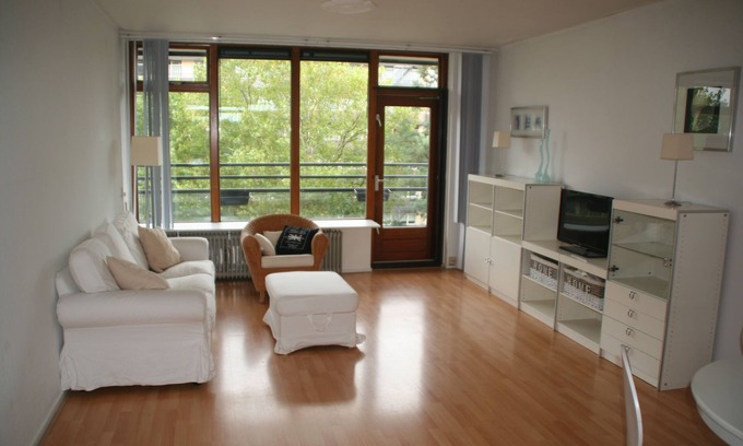 Bilthoven Apartment | Cozy Apartment Near Utrecht with Pool & Breakfast Options