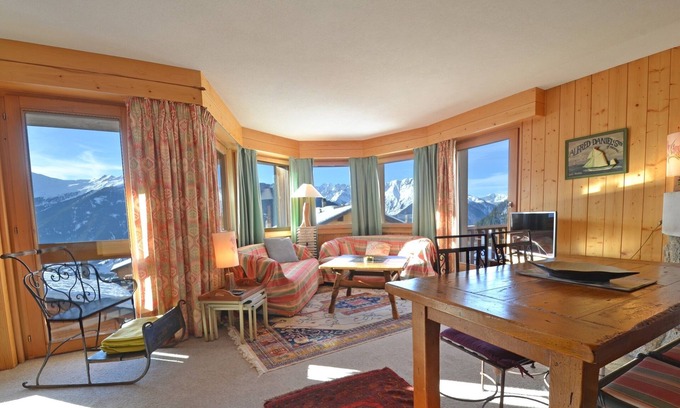 Verbier Apartment | Perfect Apartment Steps from Amenities and Transport